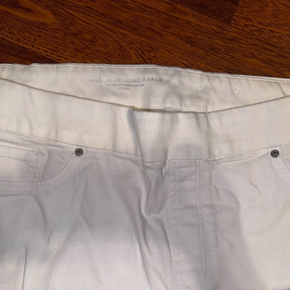 White Chico’s pullin pants women’s size 14 - Picture 3 of 8